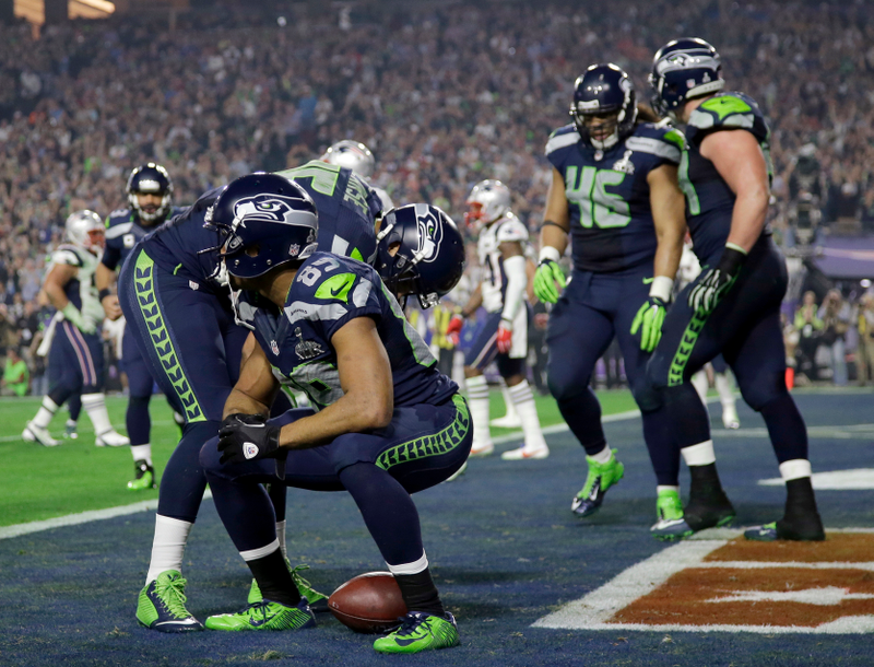 Illustration for article titled NBC Cut Away From Doug Baldwin's Wonderfully Vulgar TD Celebration